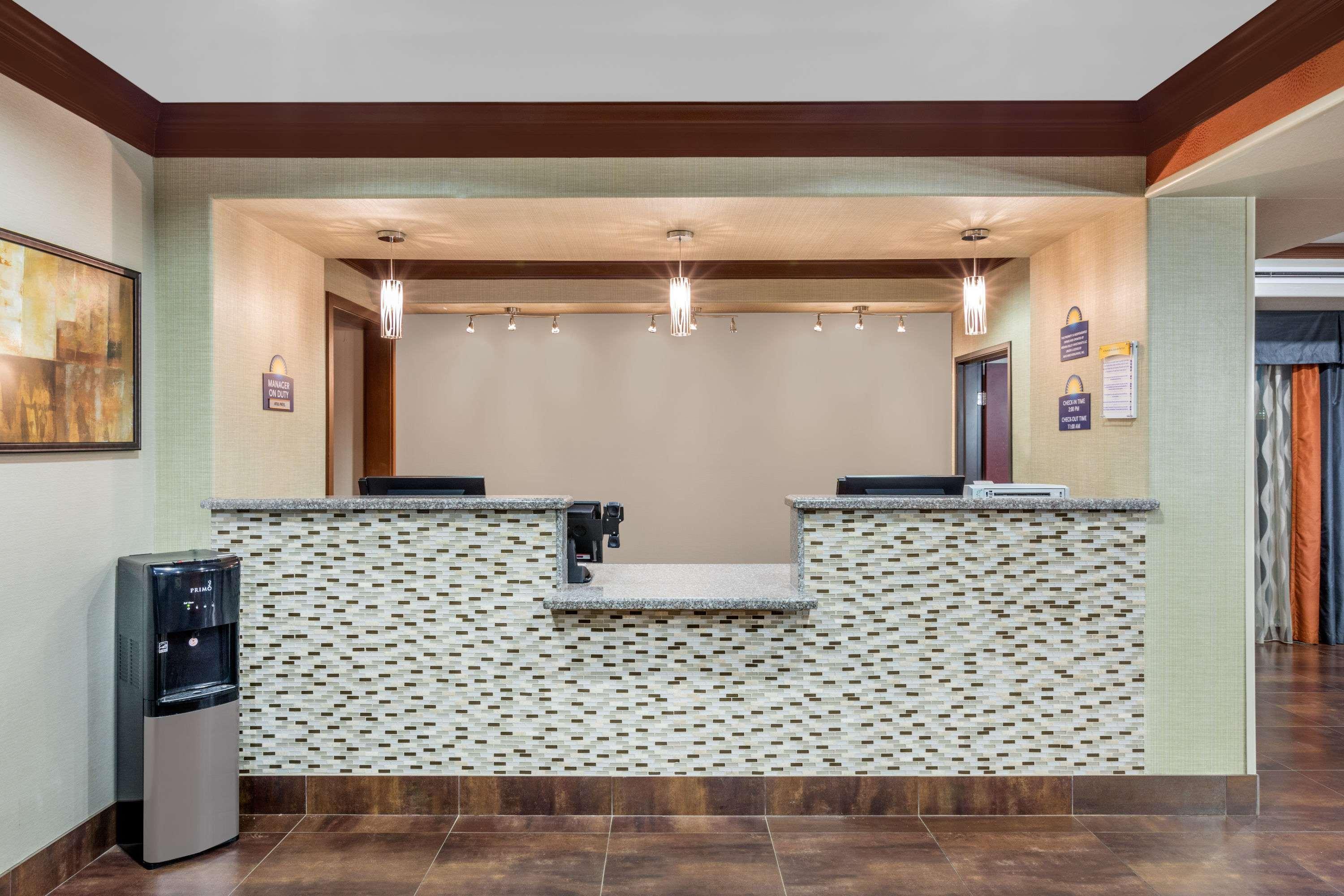 Days Inn By Wyndham Dilley Εξωτερικό φωτογραφία